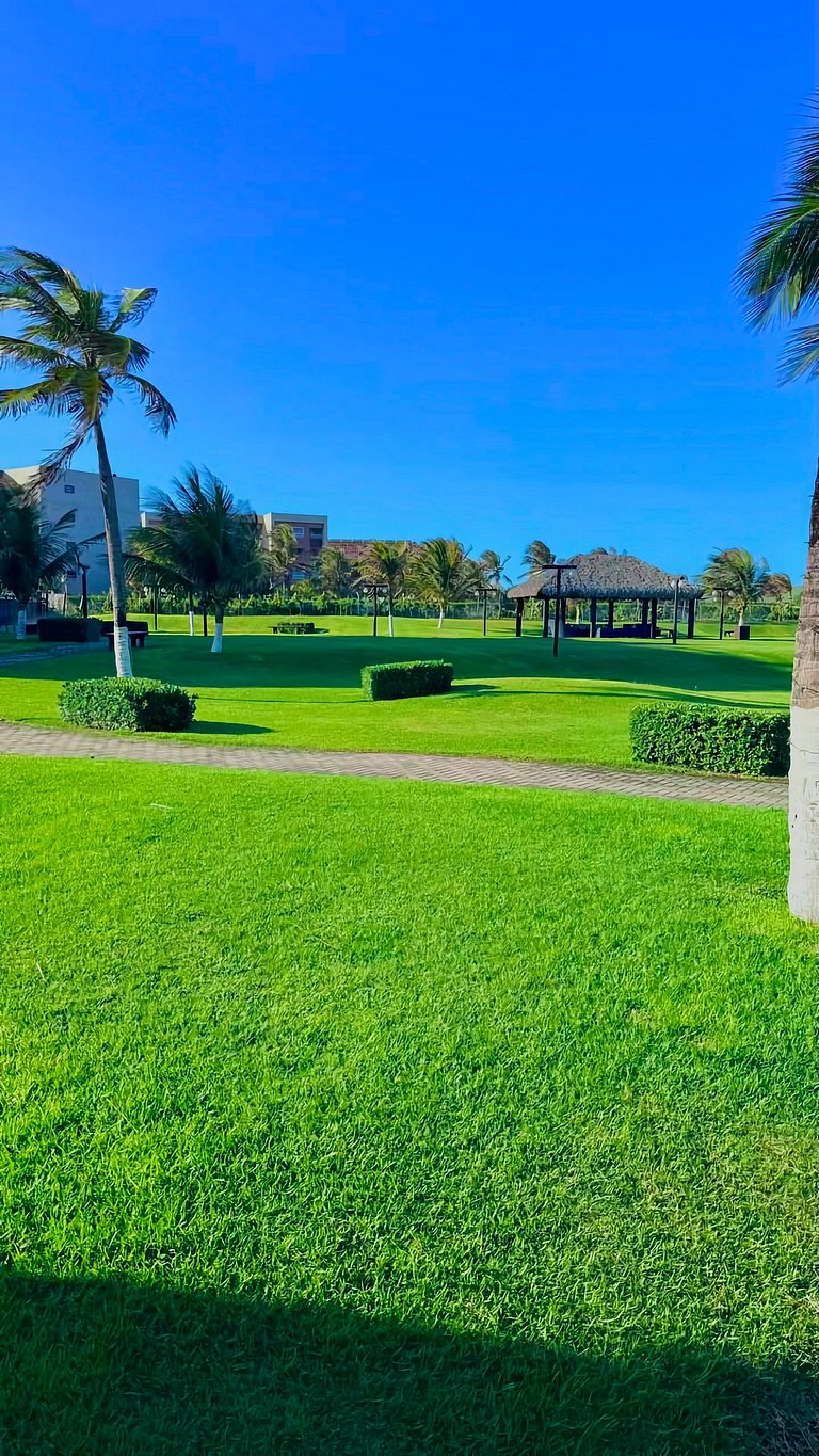Jacuzzi Condo Beach Living Resort | Close to Beach Park (3-m