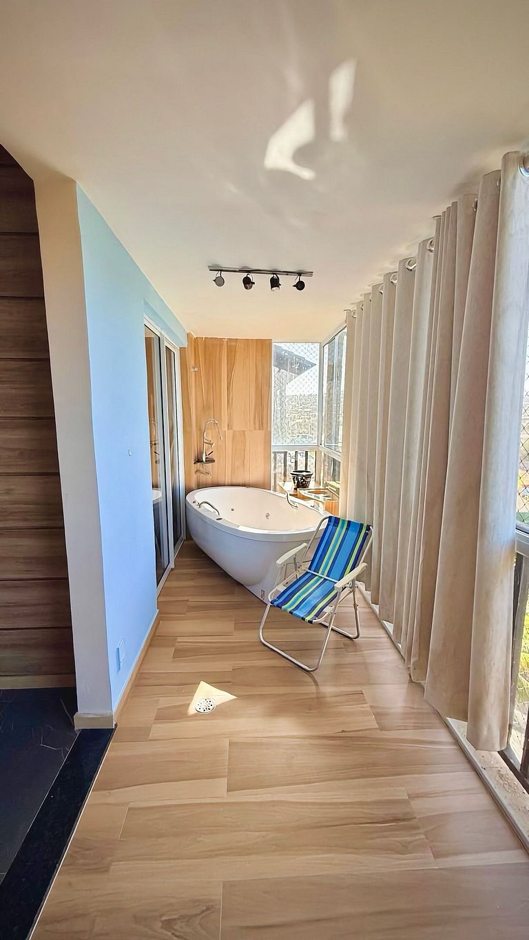 Jacuzzi Condo Beach Living Resort | Close to Beach Park (3-m