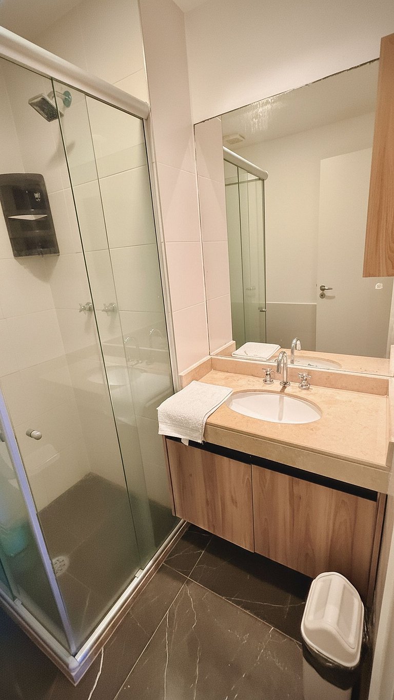 Jacuzzi Condo Beach Living Resort | Close to Beach Park (3-m