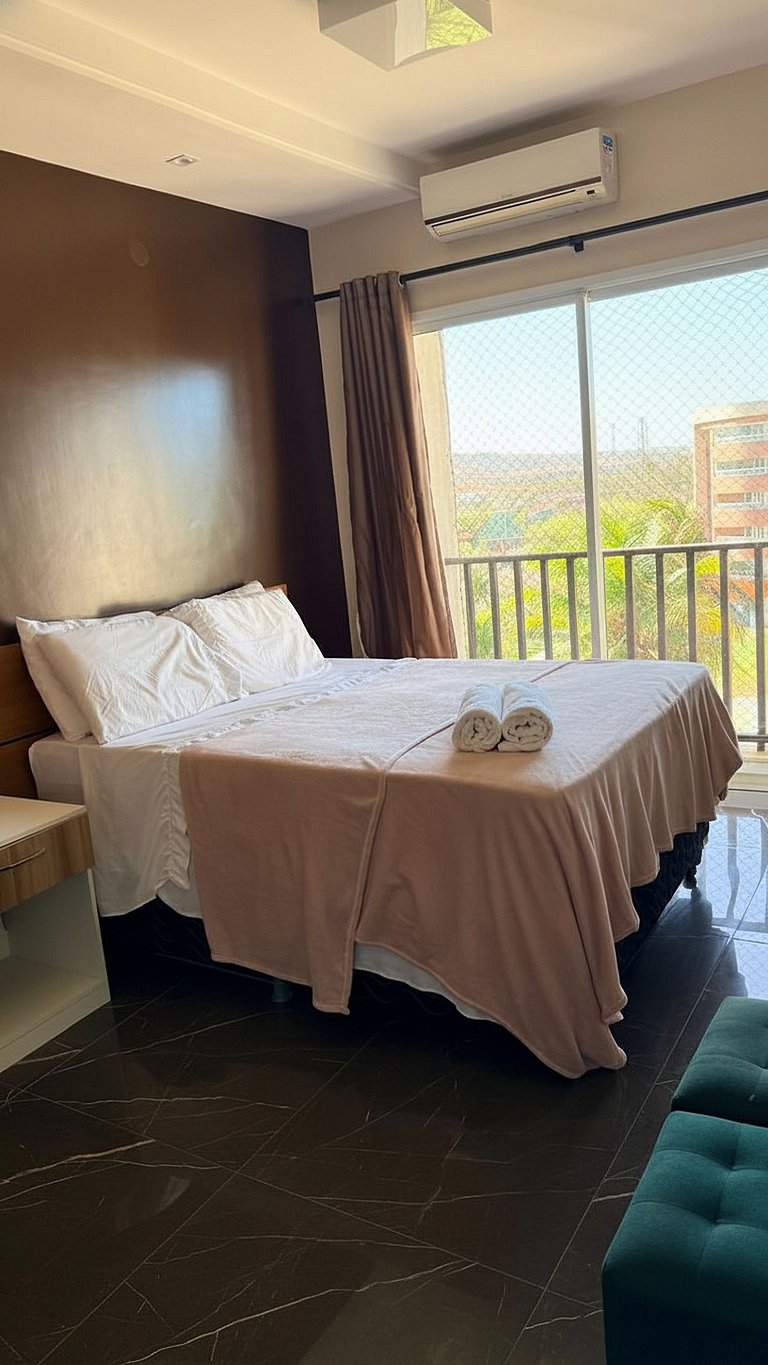 Jacuzzi Condo Beach Living Resort | Close to Beach Park (3-m